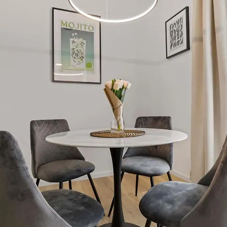 2 Bedroom Steps To Nivy Station Apartman *