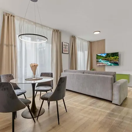 2 Bedroom Steps To Nivy Station Апартаменты Братислава