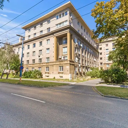 2 Bedroom Steps To Nivy Station * Братислава