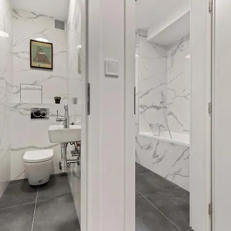 2 Bedroom Steps To Nivy Station * Братислава