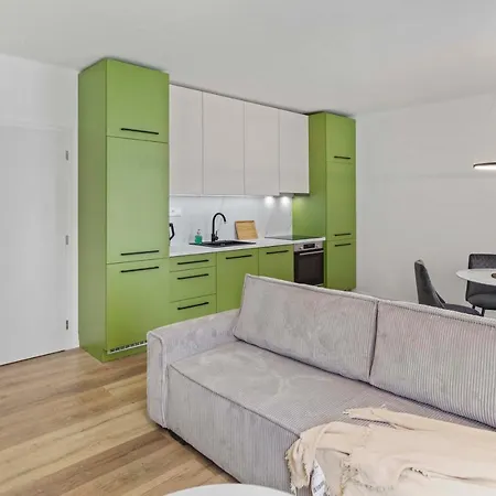 2 Bedroom Steps To Nivy Station Pozsony