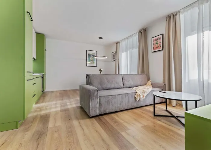 2 Bedroom Steps To Nivy Station Lejlighed