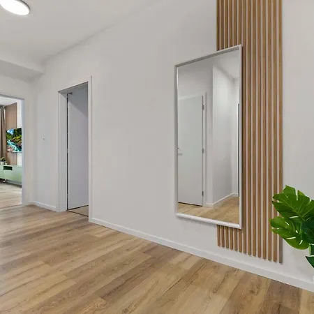 2 Bedroom Steps To Nivy Station Lägenhet